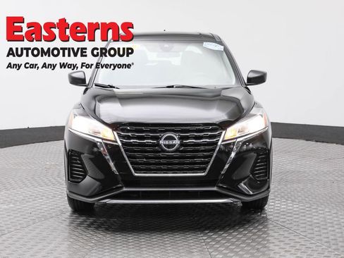 Used 2023 Nissan Kicks S image 2