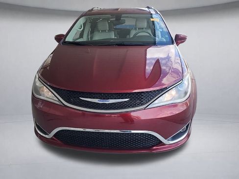 Used 2020 Chrysler Pacifica Touring-L image 2