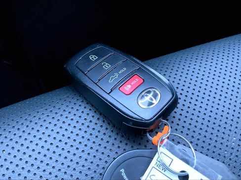 Used 2025 Toyota Tacoma Limited image 14