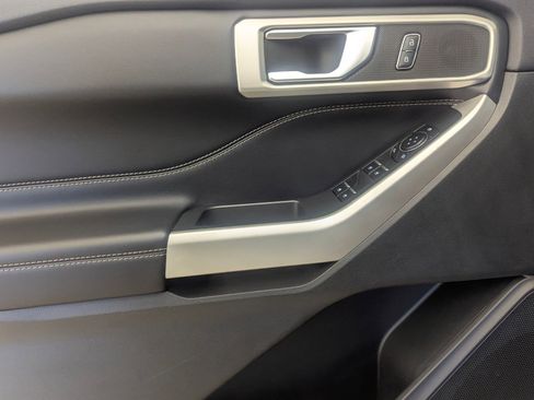 Certified 2022 Ford Explorer XLT w/ Equipment Group 202A image 11