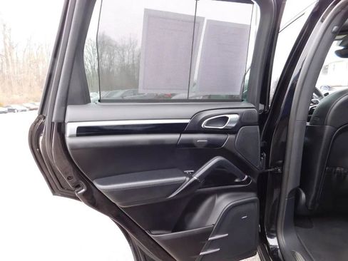 Used 2017 Porsche Cayenne Platinum Edition image 10