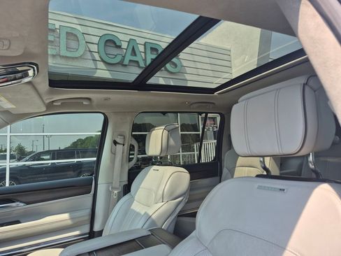 Used 2023 Jeep Grand Wagoneer Series II AWD/4WD image 18