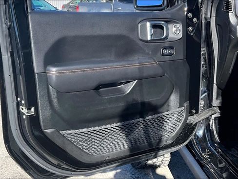 Used 2022 Jeep Gladiator Mojave w/ Cold Weather Group image 9