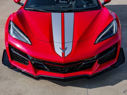 Used 2024 Chevrolet Corvette Z06 w/ Z07 Performance Package RWD image 30