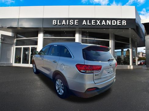 Used 2017 Kia Sorento LX AWD/4WD image 6