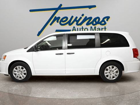 Used 2019 Dodge Grand Caravan SE w/ UConnect Hands-Free Group FWD image 11