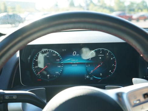 Used 2021 Mercedes-Benz GLB 250 4MATIC image 22