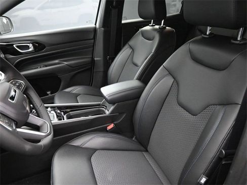 New 2026 Jeep Compass Latitude image 13
