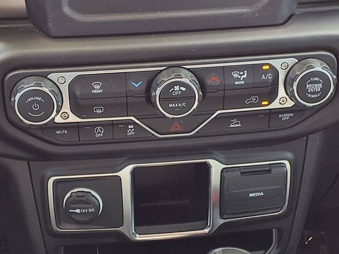 Used 2023 Jeep Gladiator Sport AWD/4WD image 16
