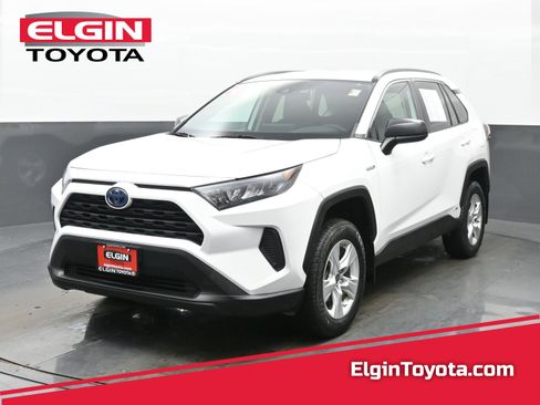 Used 2021 Toyota RAV4 LE image 1