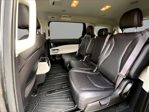 Used 2024 Kia Carnival EX image 22