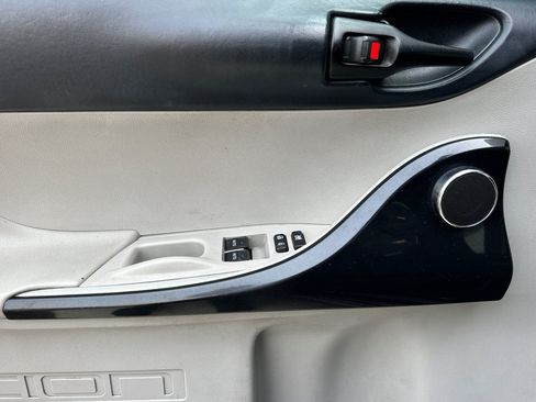 Used 2012 Scion iQ w/ Rear Speaker Pkg FWD image 11