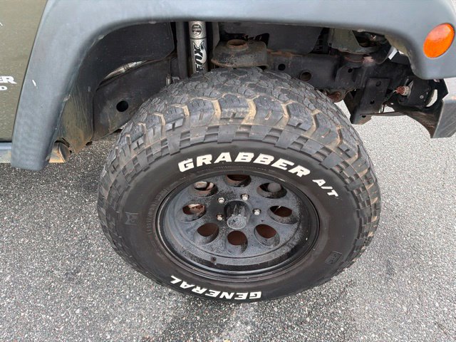 Used 2015 Jeep Wrangler Unlimited Rubicon w/ Connectivity Group AWD/4WD image 3