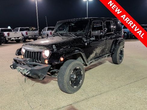 Used 2015 Jeep Wrangler Unlimited Sahara w/ Connectivity Group image 7