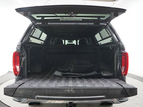 Used 2020 GMC Sierra 1500 SLT w/ SLT Premium Package AWD/4WD image 17