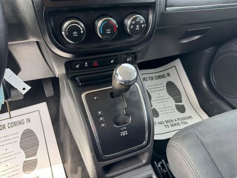 Used 2012 Jeep Patriot Latitude w/ Altitude Pkg image 17