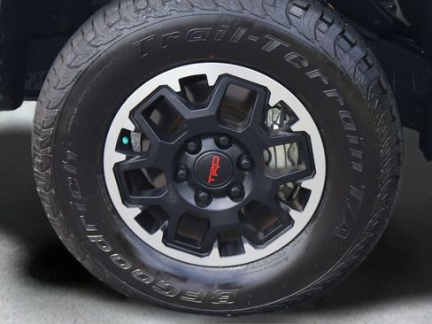 Certified 2025 Toyota Tacoma TRD Off-Road AWD/4WD image 27