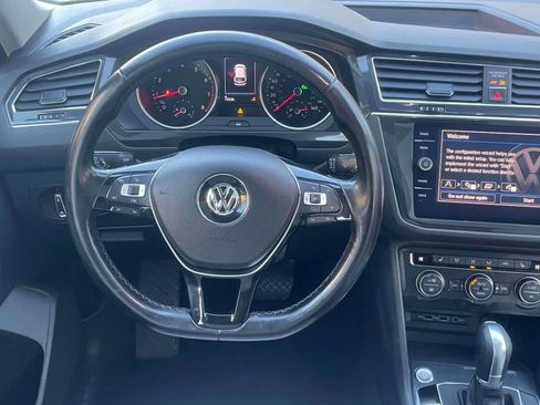 Used 2018 Volkswagen Tiguan SE w/ Panoramic Sunroof Package image 14
