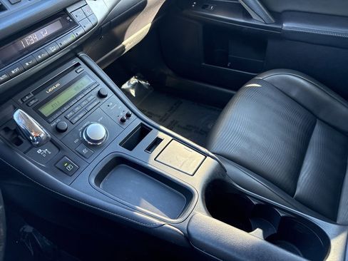 Used 2013 Lexus CT 200h image 17