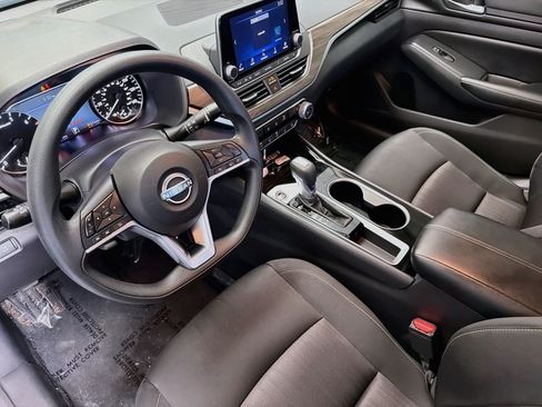Used 2024 Nissan Altima 2.5 SV FWD image 7