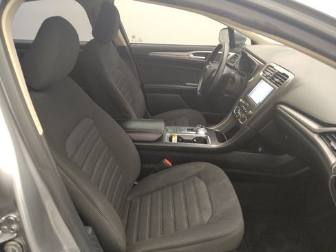 Used 2020 Ford Fusion SE FWD image 21