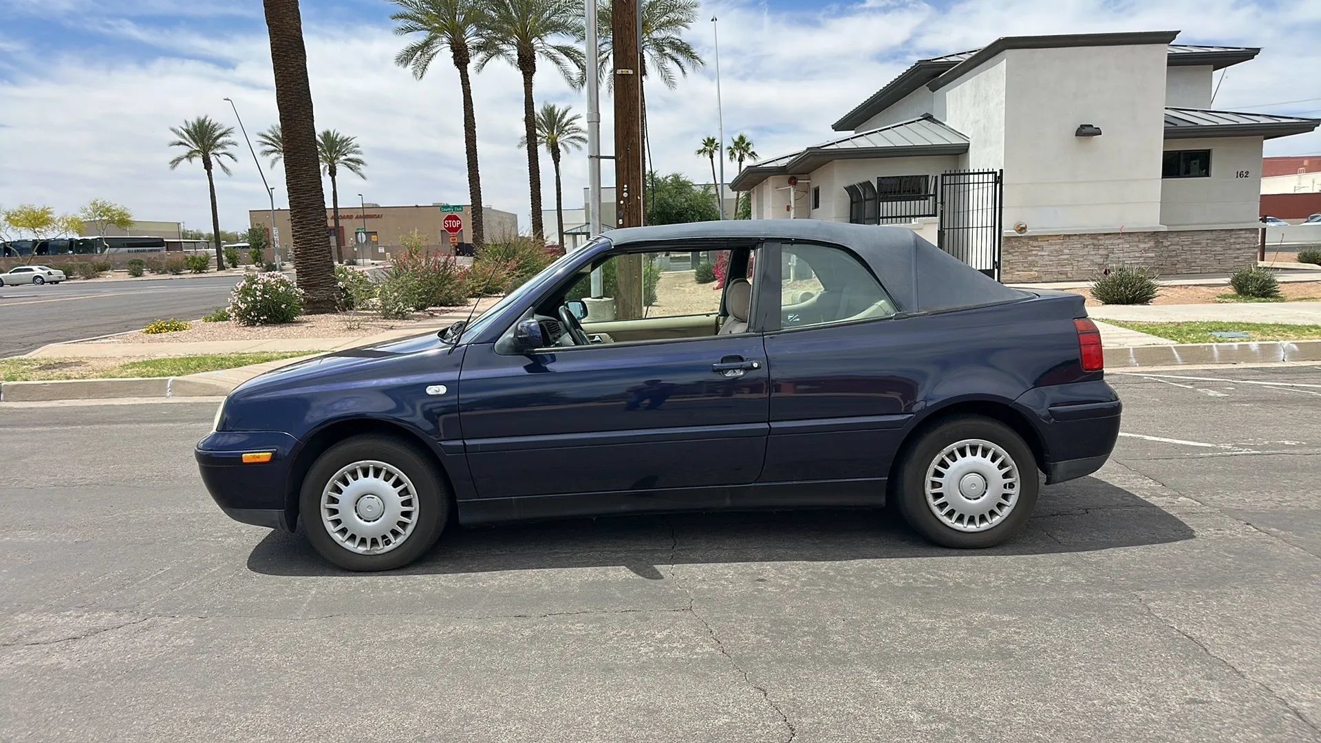 Used 2002 Volkswagen Cabrio GLS FWD image 16