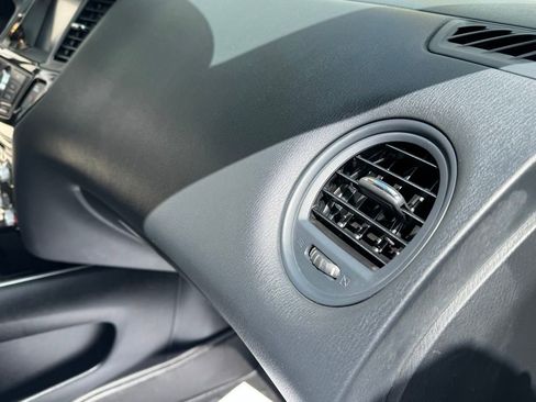 Used 2020 Nissan Pathfinder S image 22