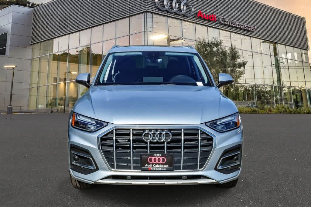 Used 2022 Audi Q5 2.0T Premium w/ Convenience Package AWD/4WD image 2