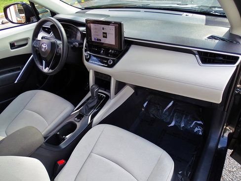 Used 2024 Toyota Corolla Cross LE w/ Moonroof Package FWD image 36