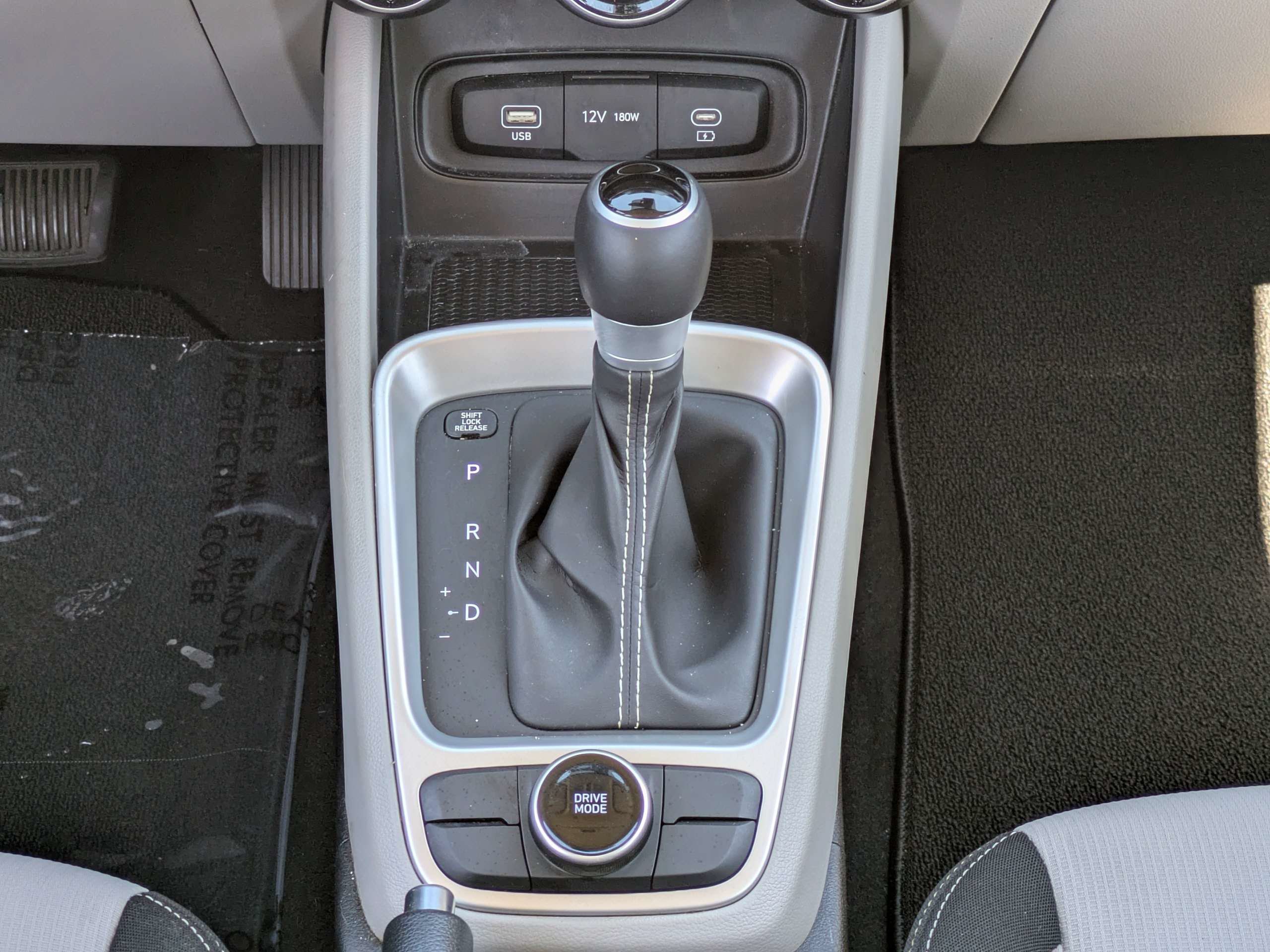 Certified 2024 Hyundai Venue SEL FWD image 17
