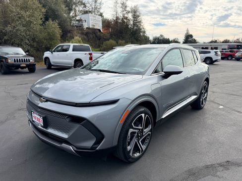 New 2026 Chevrolet Equinox EV LT image 1