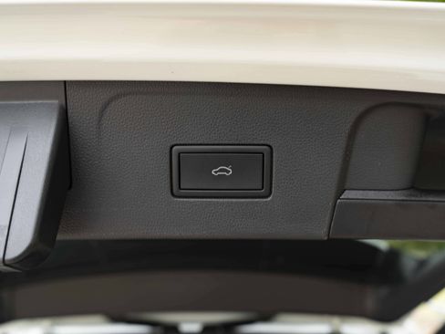 Used 2024 Volkswagen Atlas SE w/ Black Wheel Package image 45