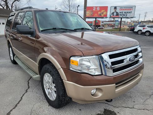 Used 2012 Ford Expedition XLT image 2