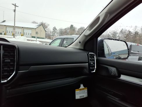 New 2025 Ford Ranger Lariat w/ Black Appearance Package image 11