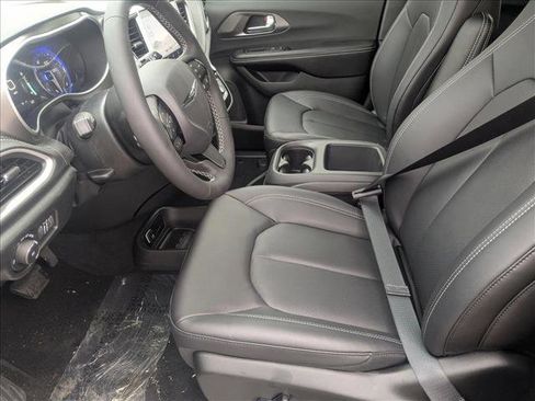 New 2026 Chrysler Pacifica Select w/ S Appearance Package AWD/4WD image 4