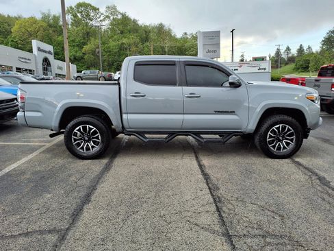 Used 2020 Toyota Tacoma TRD Sport w/ Technology Package AWD/4WD image 3