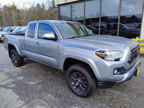 Used 2021 Toyota Tacoma TRD Sport image 2