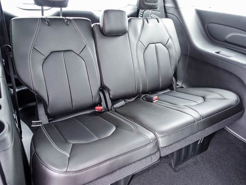 New 2026 Chrysler Pacifica Select image 9