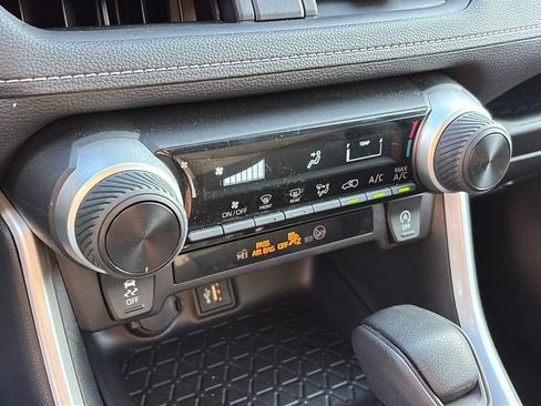 Used 2025 Toyota RAV4 LE AWD/4WD image 21