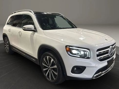 Used 2021 Mercedes-Benz GLB 250 4MATIC image 3