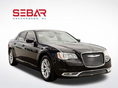 Used 2020 Chrysler 300 Touring w/ Driver Convenience Group RWD image 9