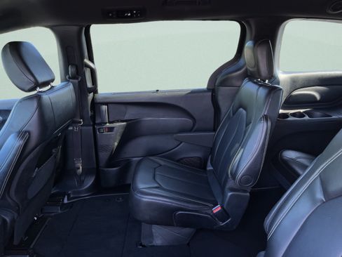 Used 2025 Chrysler Pacifica Select FWD image 20