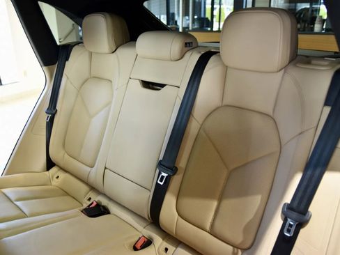 Used 2023 Porsche Macan Base image 21