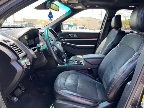 Used 2018 Ford Explorer XLT w/ Equipment Group 202A FWD image 11