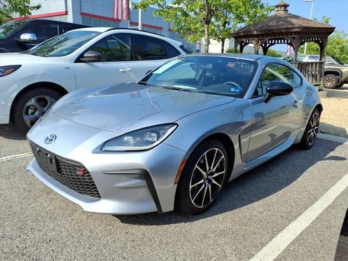 Certified 2025 Toyota GR86 w/ ALL Weather Mat Package (TMS) RWD image 4