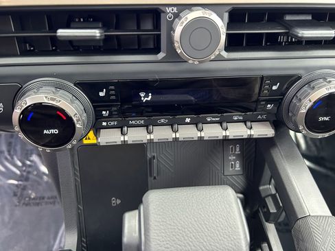 Used 2026 Toyota Tacoma TRD Off-Road w/ TRD Off Road Premium Package image 36