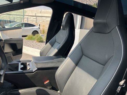 Used 2024 Tesla Cybertruck AWD Crew Cab image 15