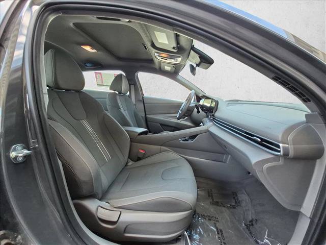 Used 2025 Hyundai Elantra SEL FWD image 21