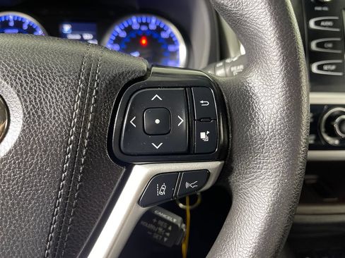 Used 2019 Toyota Highlander LE FWD image 27