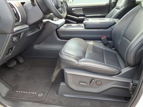 Used 2025 Ford Expedition Platinum AWD/4WD image 20